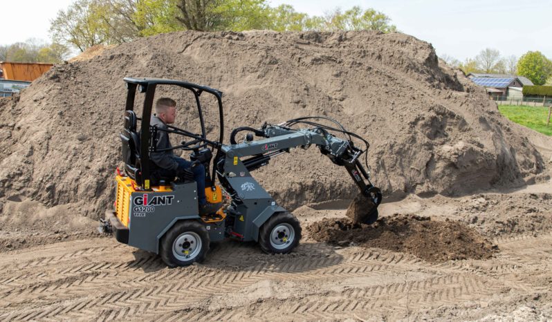 New Giant G1200 Mini Loader full