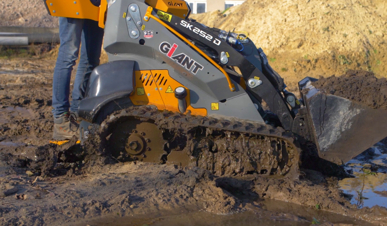 New Giant GS950T Mini Loader 23922 full