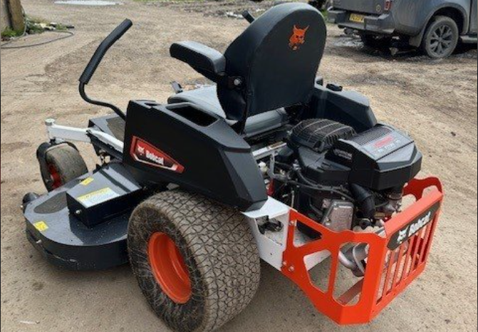 Ex Demo Bobcat ZT3000 with 61″ Mulching Deck Mower (Commercial) 25592 full