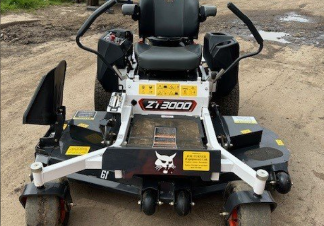 Ex Demo Bobcat ZT3000 with 61″ Mulching Deck Mower (Commercial) 25592 full