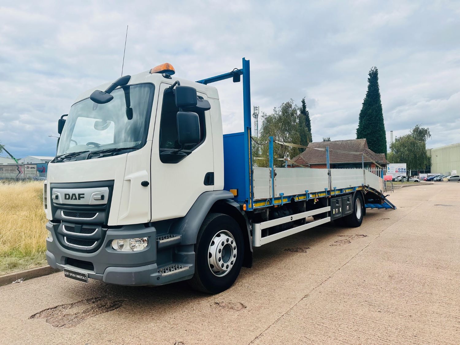 Used DAF LF 230 with Beavertail Dropside Lorry 43575