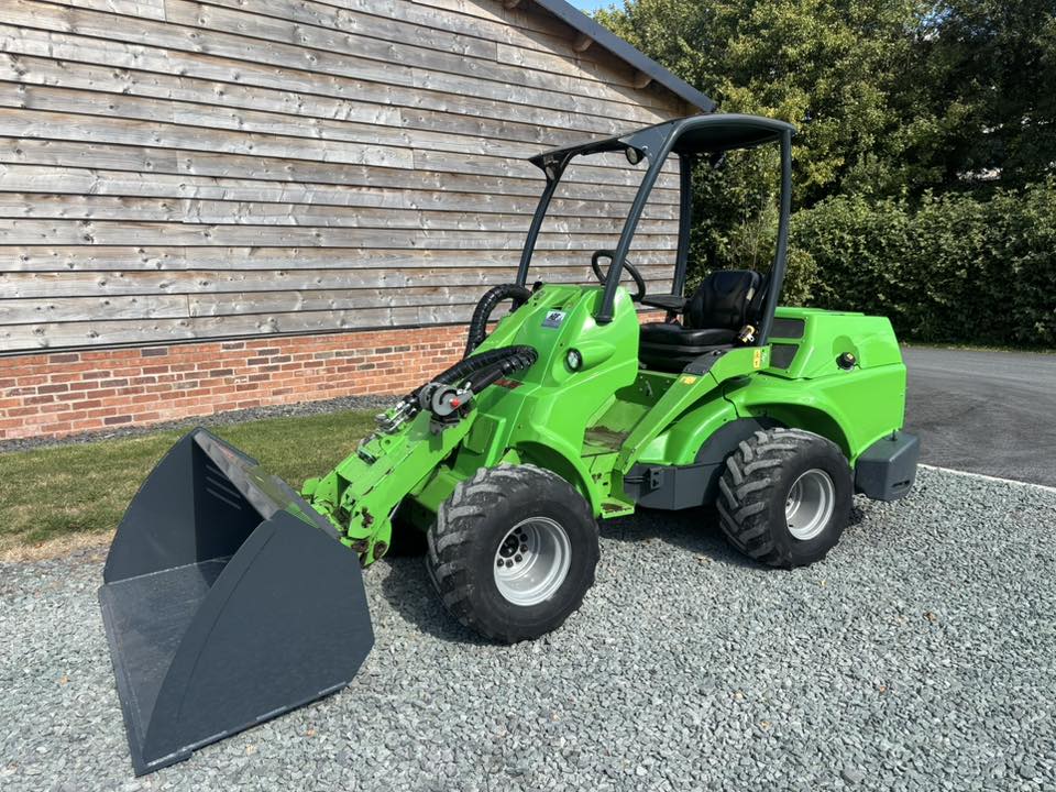 Used Avant 750 Loader 44155