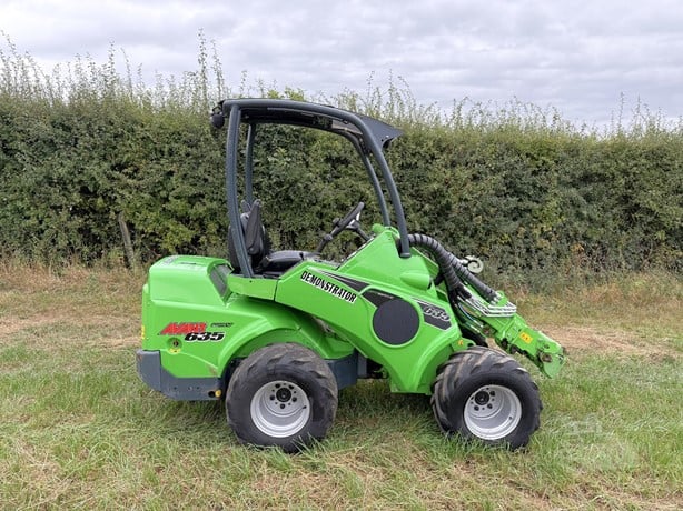 Used Avant 635 Loader 45458