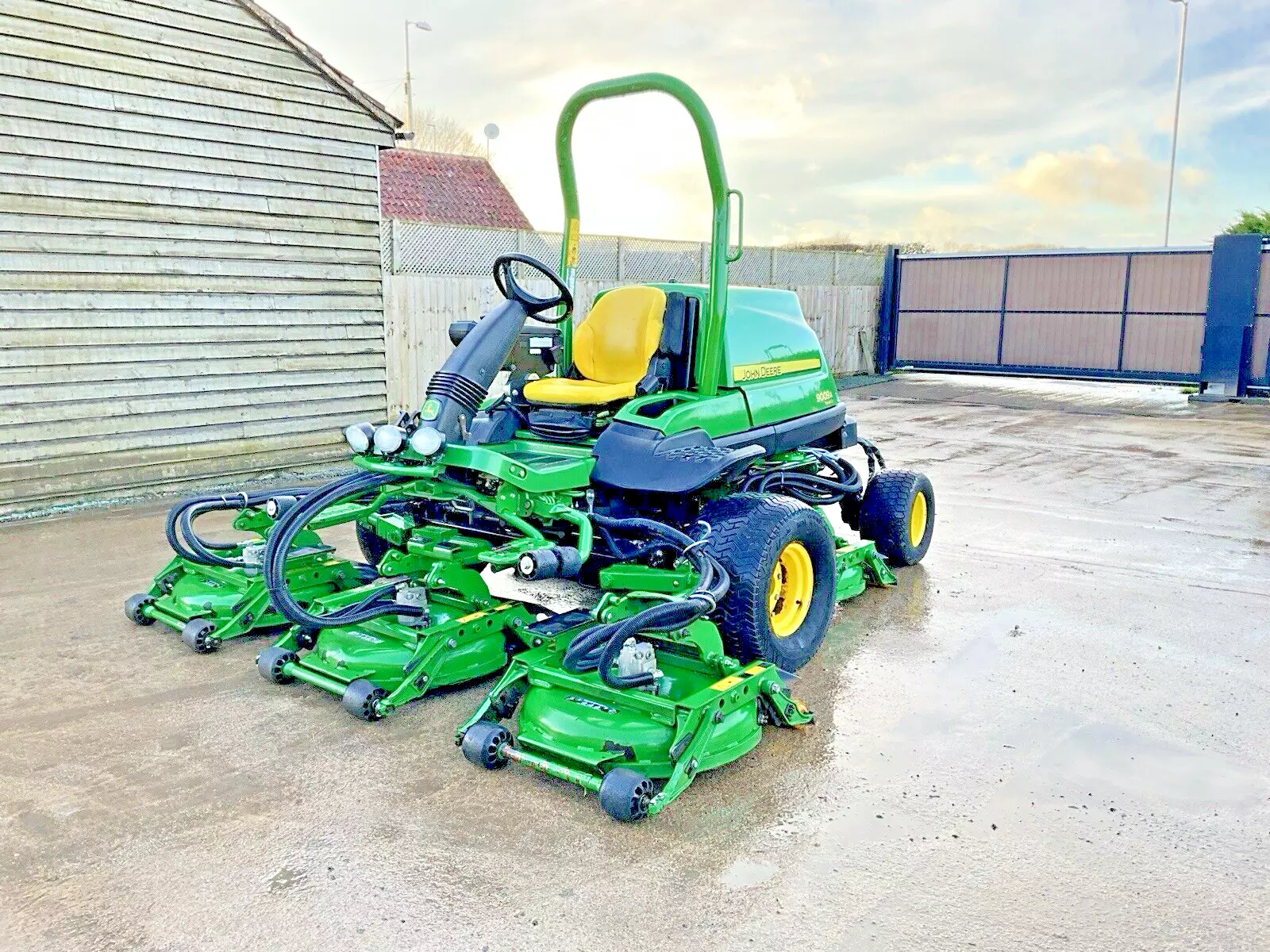 2016-JOHN-DEERE-9009A-0