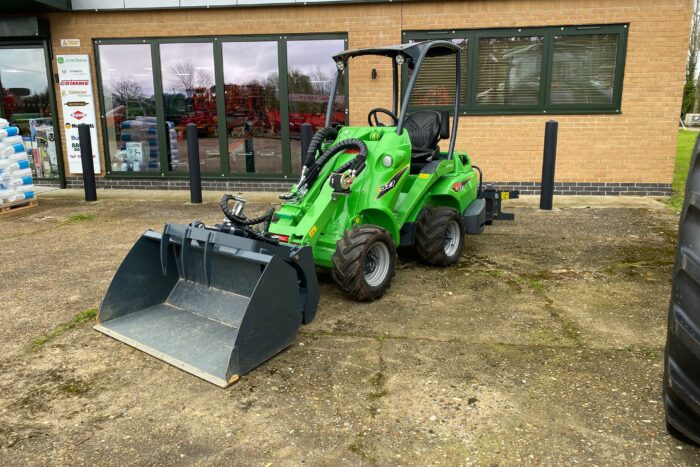 41104484a-700×467-c-center