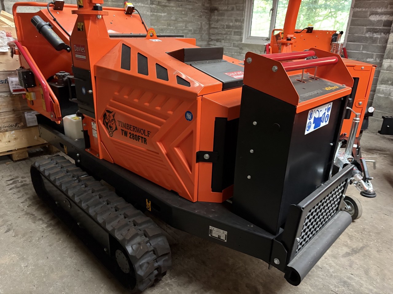 New-Timberwolf-TW280FTRP-8.5-petrol-tracked-woodchipper-on-clearance-4